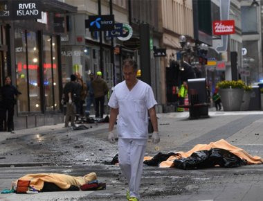 Επίθεση στην Στοκχόλμη: Αναζητούν τον δράστη που οδηγούσε το φορτηγό (φωτό, βίντεο)